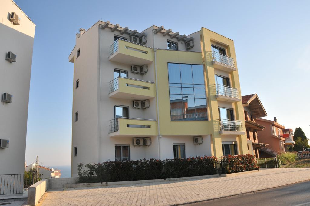 Apartments Ambassador Ulcinj Exterior photo